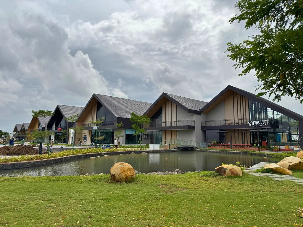 Surrounding (2).0bcb1f48136f87dfa90f